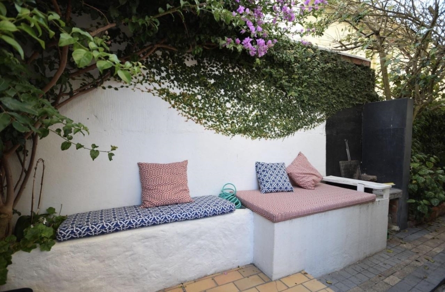 2 Bedroom Property for Sale in Sea Point Western Cape